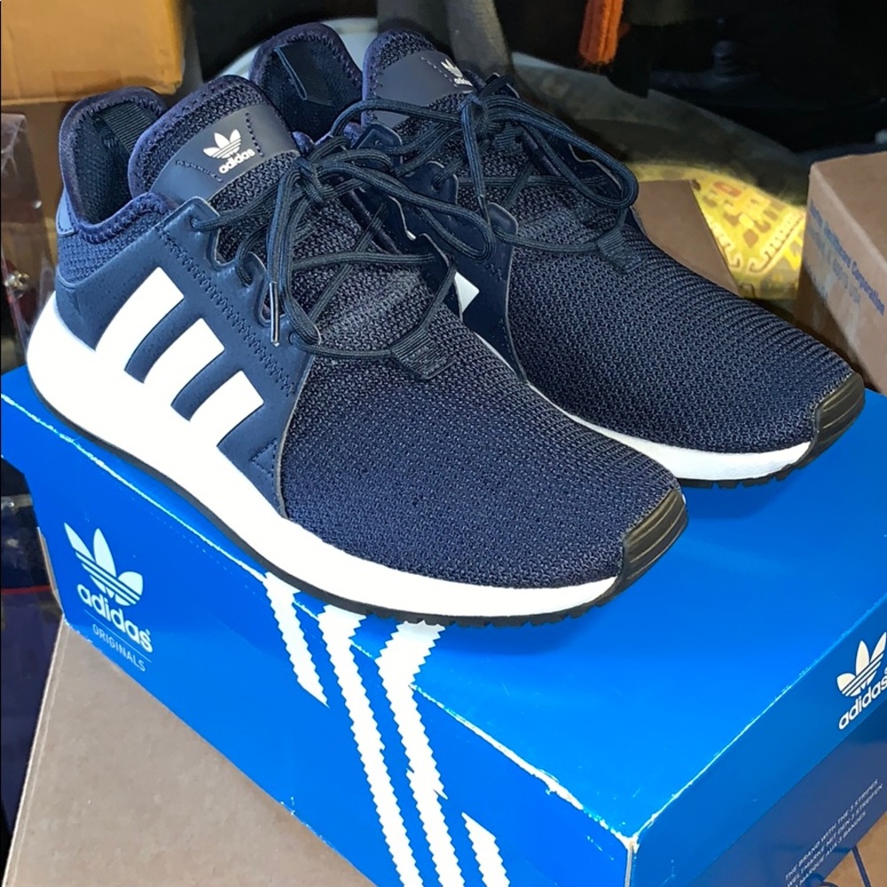 Adidas navy/white xplr